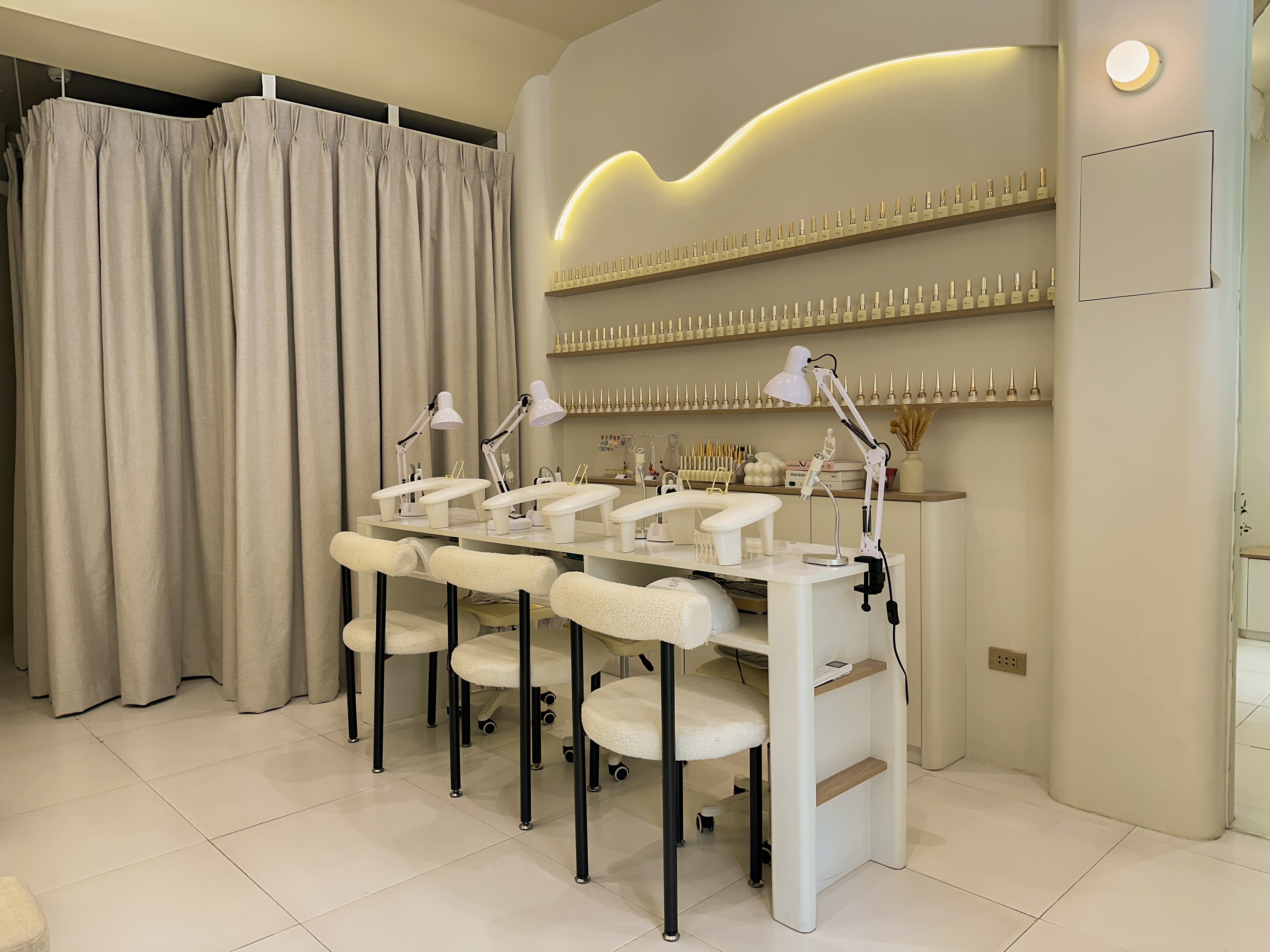 Love, Luna nail studio