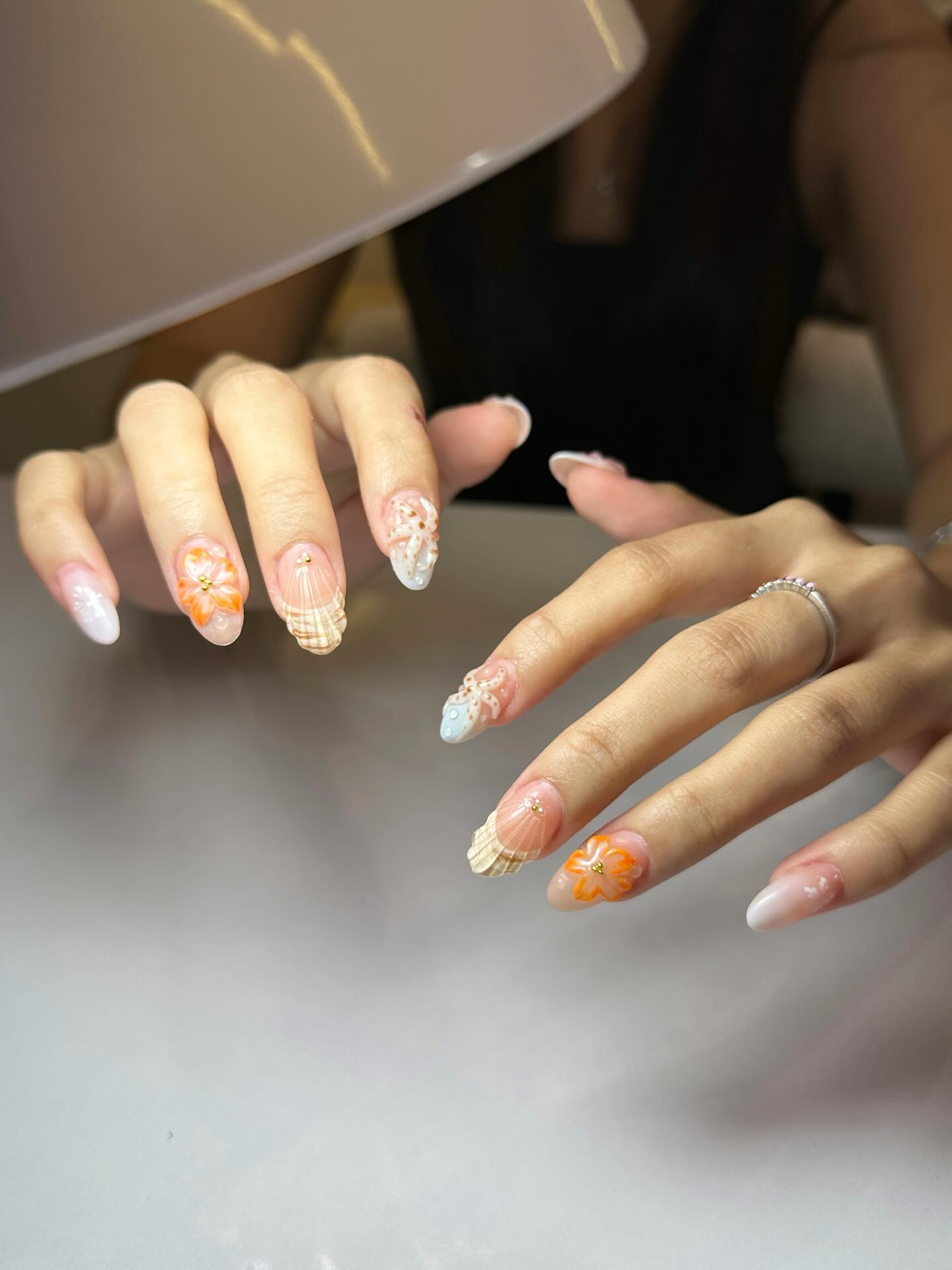 Seashell and beach summer nail art