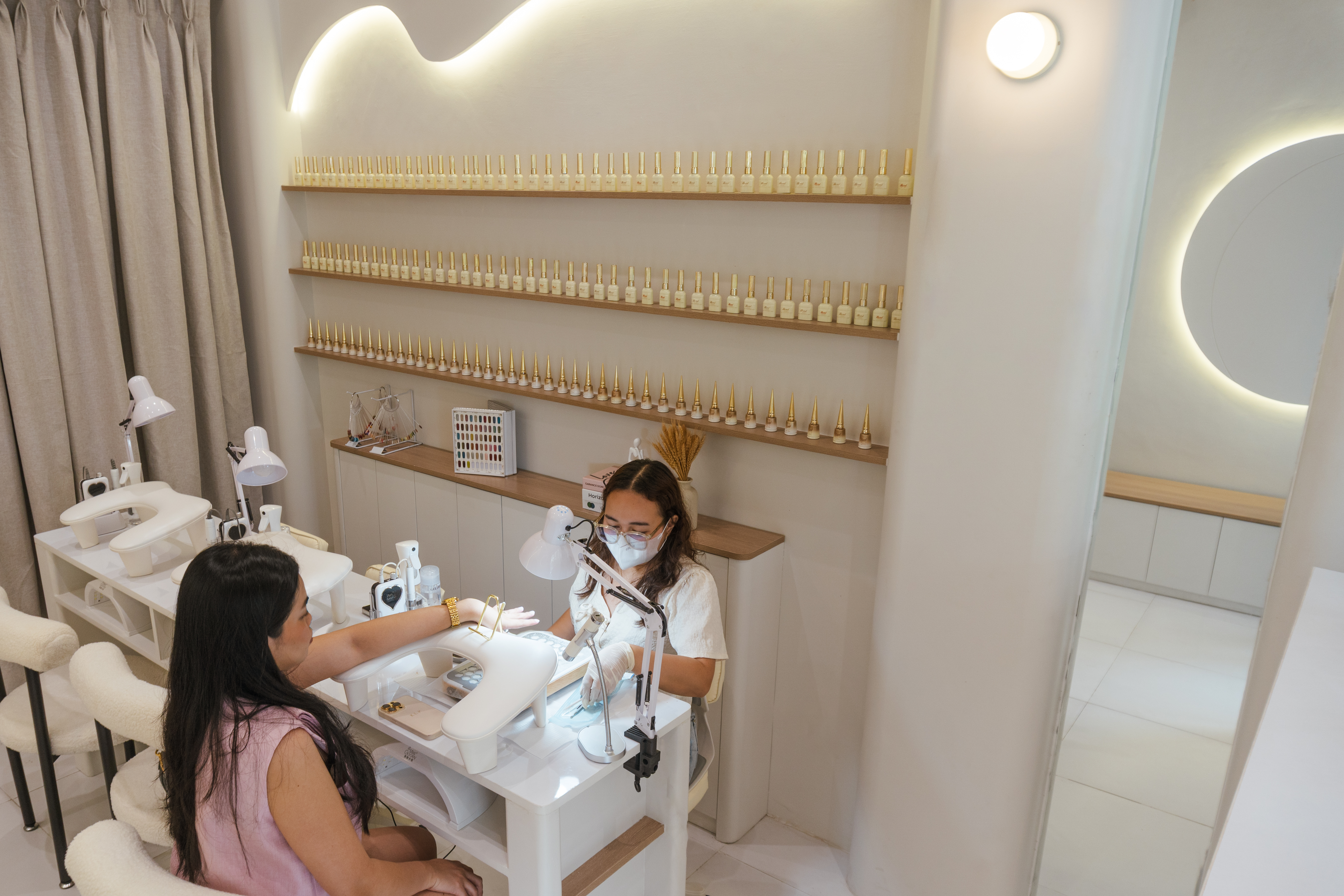 Love, Luna nail studio interior